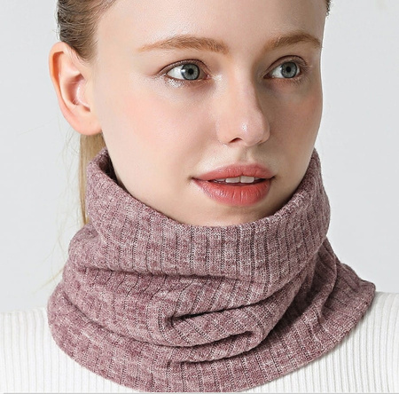 Încălzitor pentru gât, eșarfă de iarnă izolată