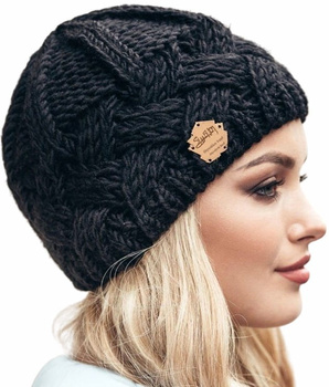 Pălărie de iarnă pentru femei, țesută, izolată