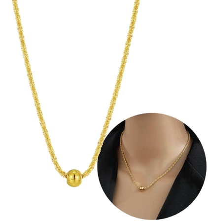 Colier delicat de aur cu o bilă de oțel chirurgical