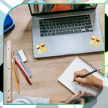 Autocolante Emoji colorate pe rolă 500 bucăți DIY pentru copii