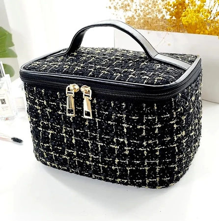 Geanta cosmetica eleganta in carouri