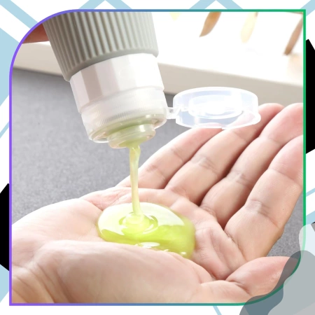 Set de 4 sticle de călătorie reutilizabile de 90 ml, gri.