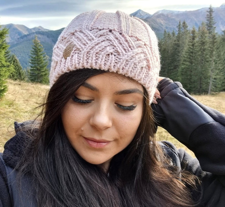 Pălărie de iarnă, izolată, împletită