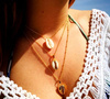 Colier SHELLS, alb, auriu, scoici, scoici, lant de aur