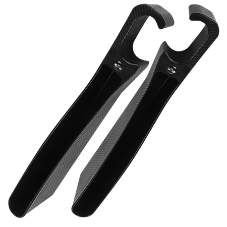 Organizer auto negru inserat între scaune