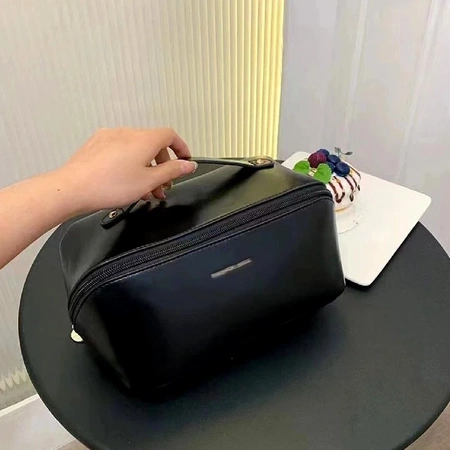 Organizator elegant pentru geanta cosmetica din piele ecologica, neagra
