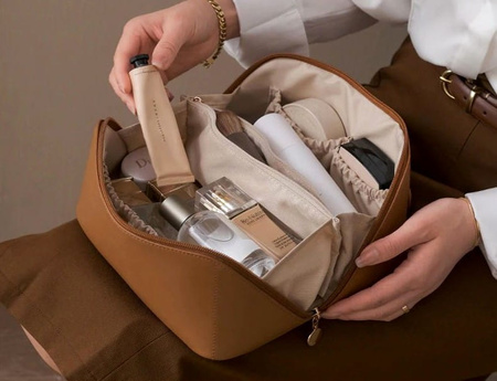 Organizator elegant pentru geanta cosmetice din piele ecologica maro