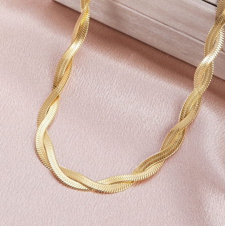 Colier elegant cu șarpe din oțel chirurgical auriu