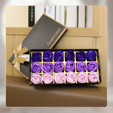 Sapun decorativ cu trandafiri parfumati, set cadou violet 18 buc