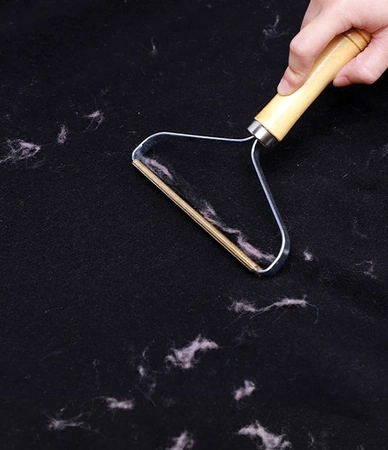Aparat de ras manual pentru pulovere, haine, canapele