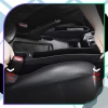 Organizer auto negru inserat între scaune