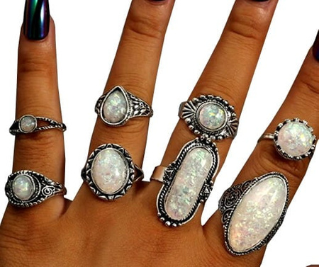 Un set de inele din metal argintiu Punk Opal