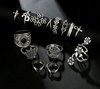 Un set de inele metal punk argintii