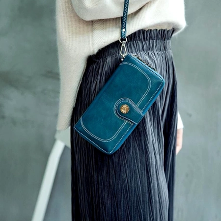 Portofel de dama din piele albastra, decorativ, mare, incapator breloc