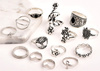 Un set de inele metal punk argintii