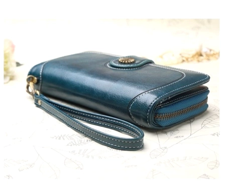Portofel de dama din piele albastra, decorativ, mare, incapator breloc