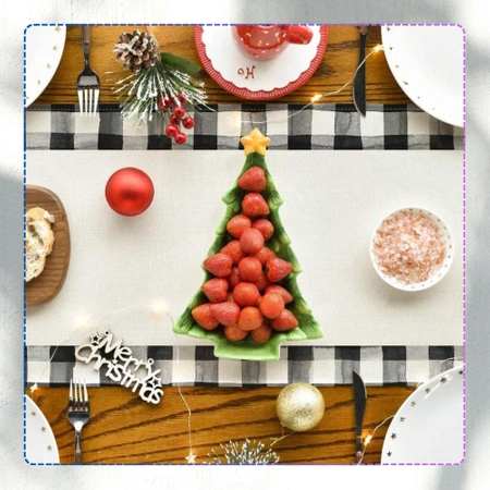 Față de masă albă pentru masa de Crăciun