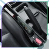 Organizer auto negru inserat între scaune
