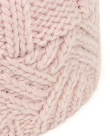 Pălărie de iarnă, izolată, împletită