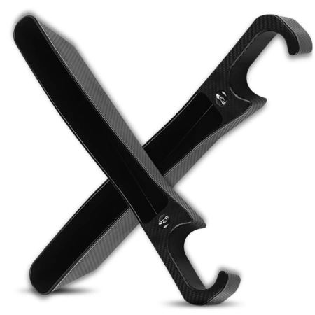 Organizer auto negru inserat între scaune