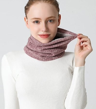 Încălzitor pentru gât, eșarfă de iarnă izolată