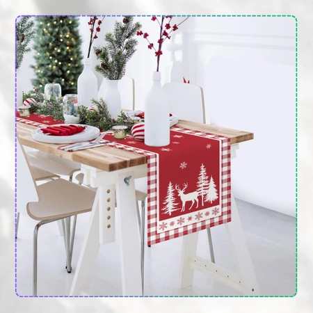 Fata de masa rosie cu un rand de masa pentru masa de Craciun