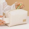 Geanta cosmetica patrata cu maner elegant si organizator din piele ecologica