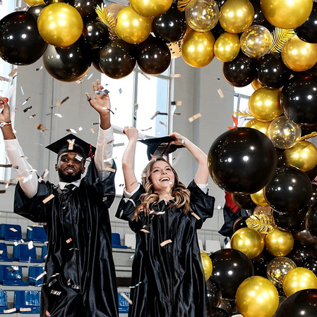 Un set pentru crearea unei ghirlande de 80 de bucăți de baloane confetti din aur negru