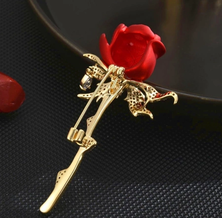 Brosa trandafir cu zirconi, ac elegant, ac romantic