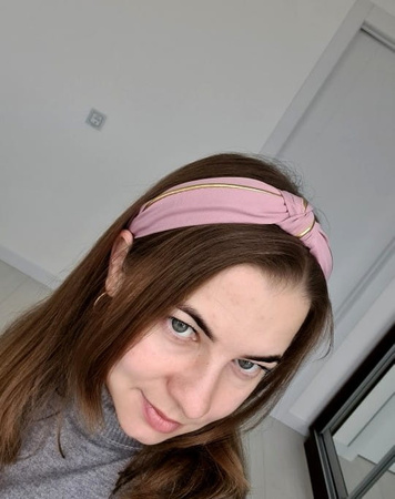 Turban lat cu nod de păr