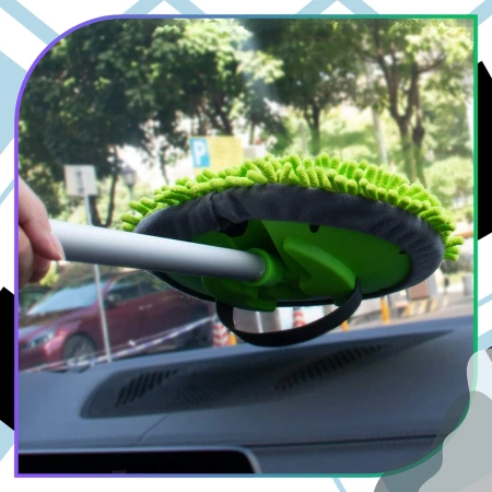 Perie pentru spălarea mașinii cu mâner telescopic și cap rotativ.
