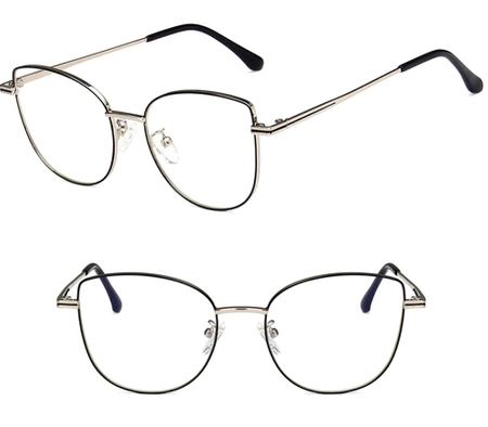 Ochelari de culoare argintii, eleganti cat-eye cu antireflex